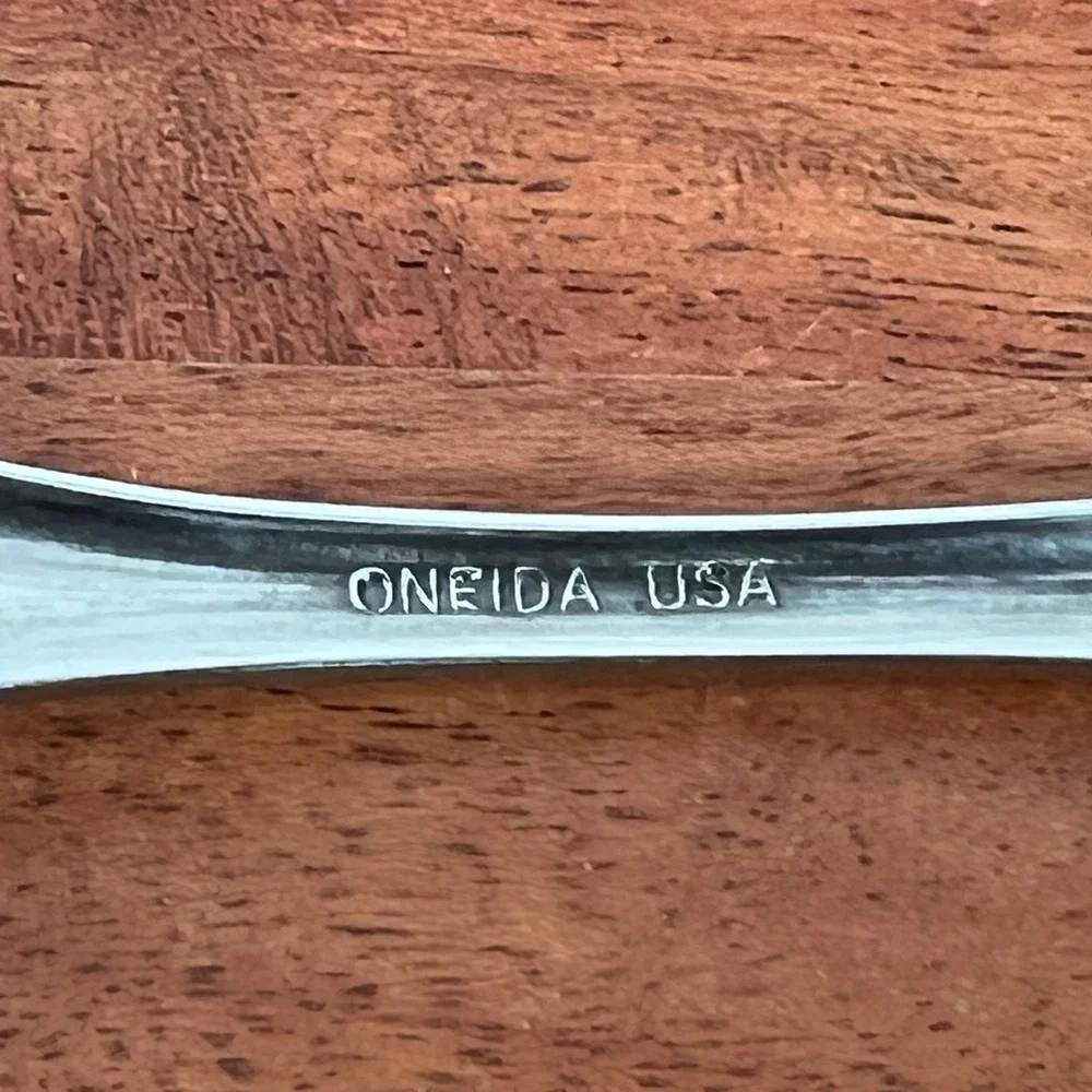 Oneida Raphael USA Silverplate Soup‎ Spoons Set of 4 Elegant Floral